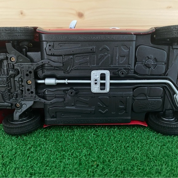 2001 Mini Cooper 1:18 Scale Diecast Model Car Classic Collectible Red Motor Max - Picture 8 of 11